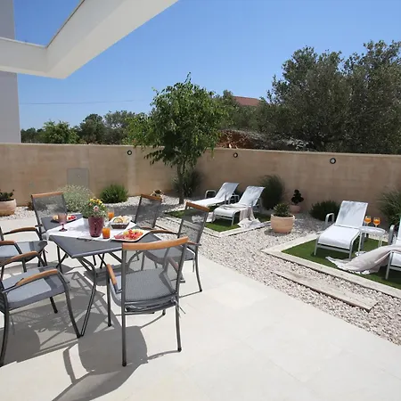 Elegant Villa Punta Sol With Hot Tube, Walk To Sea And Center 別荘