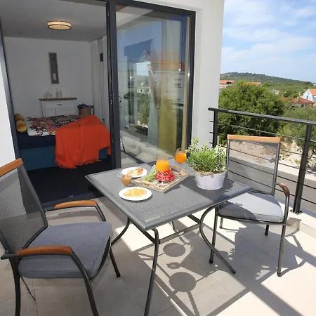 Elegant Villa Punta Sol With Hot Tube, Walk To Sea And Center イェゼラ
