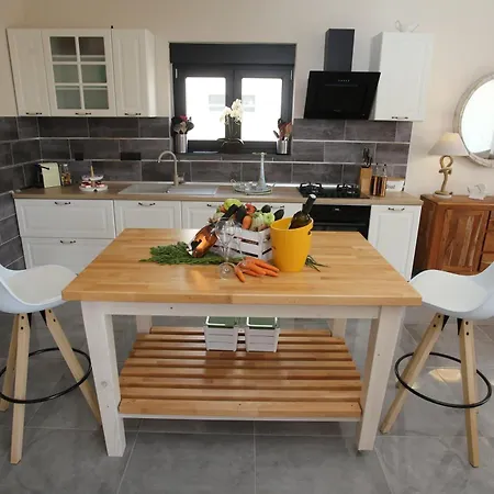 Elegant Villa Punta Sol With Hot Tube, Walk To Sea And Center