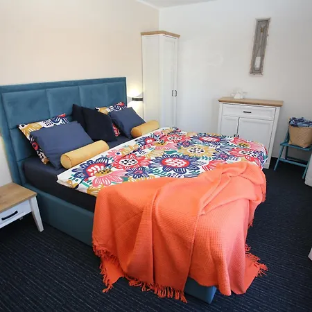 Elegant Villa Punta Sol With Hot Tube, Walk To Sea And Center 別荘