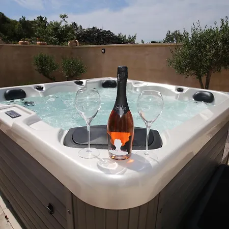 Elegant Villa Punta Sol With Hot Tube, Walk To Sea And Center