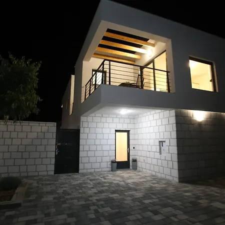別荘 Elegant Villa Punta Sol With Hot Tube, Walk To Sea And Center