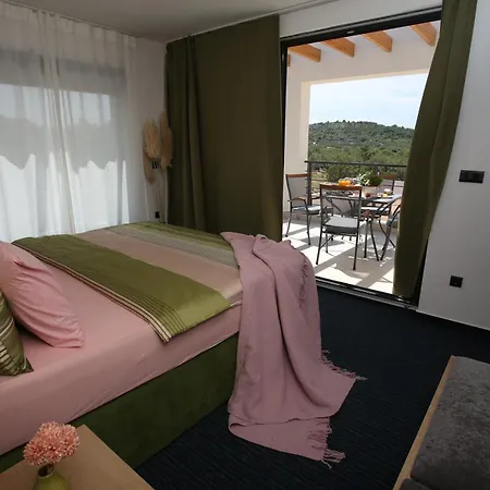 Elegant Villa Punta Sol With Hot Tube, Walk To Sea And Center イェゼラ