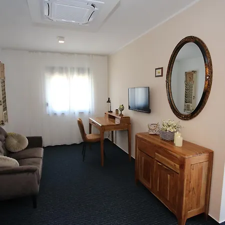 Elegant Villa Punta Sol With Hot Tube, Walk To Sea And Center イェゼラ