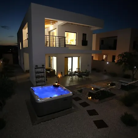 Elegant Villa Punta Sol With Hot Tube, Walk To Sea And Center