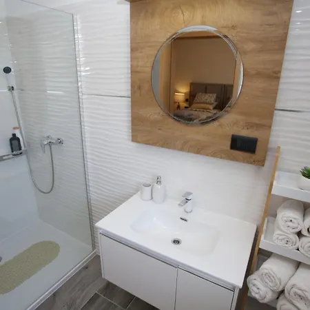 Elegant Villa Punta Sol With Hot Tube, Walk To Sea And Center イェゼラ
