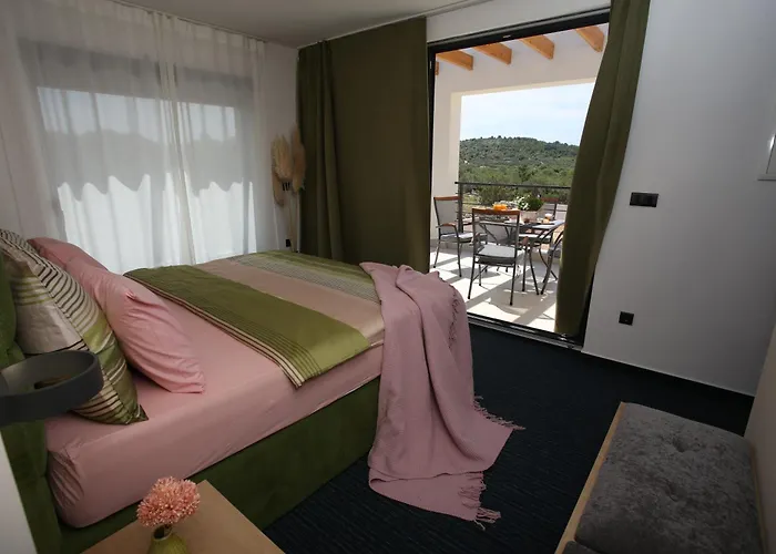 Punta Sol With Jacuzzi Jezera